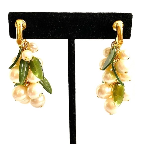 Faux Pearls Earrings Clip Ons Jewelry - Picture 4 of 9